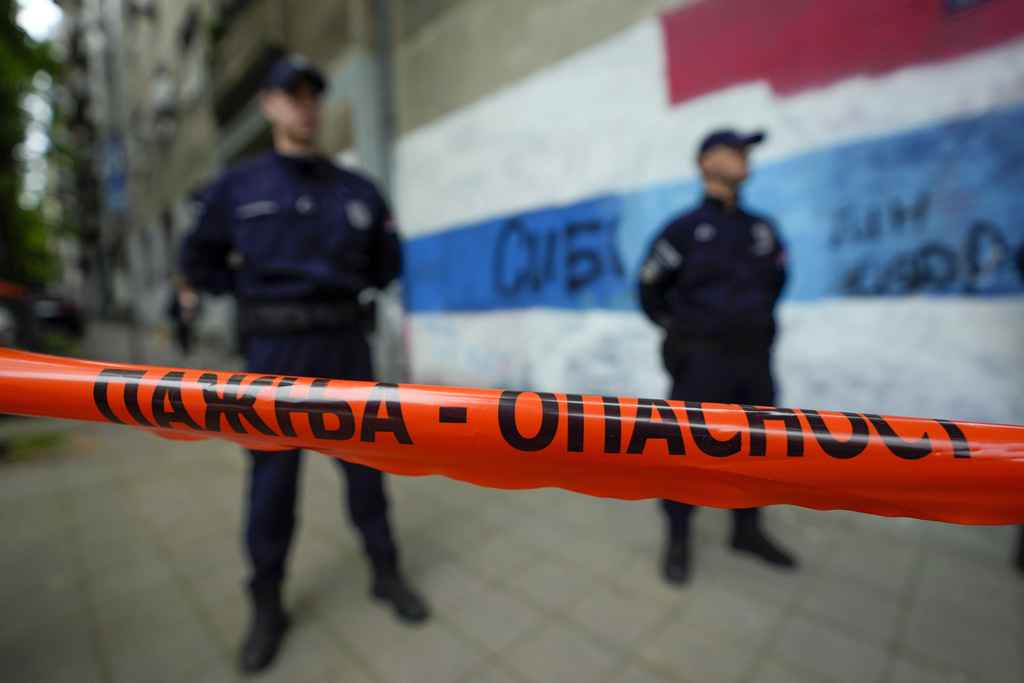 От днес до всяко училище в Сърбия има полицейски патрул Повече