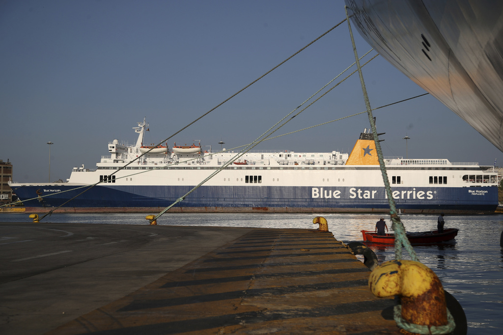 Общогръцката федерация на моряците обяви 24-часова стачка на всички фериботи