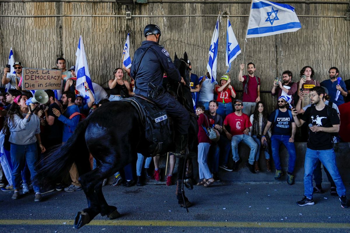 Десетки хиляди израелци за 16 и пореден уикенд излязоха на протести
