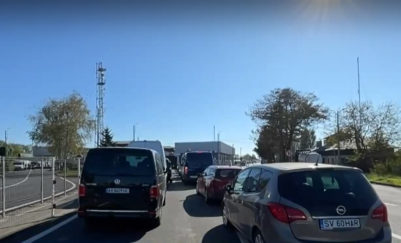 Стотици румънци пресичат границата с Украйна, за да си купят