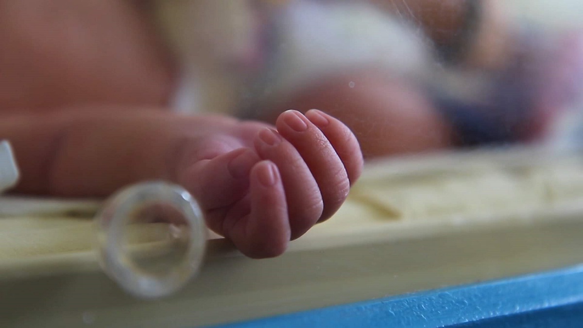 Две новородени бебета са били разменени в столичната АГ болница