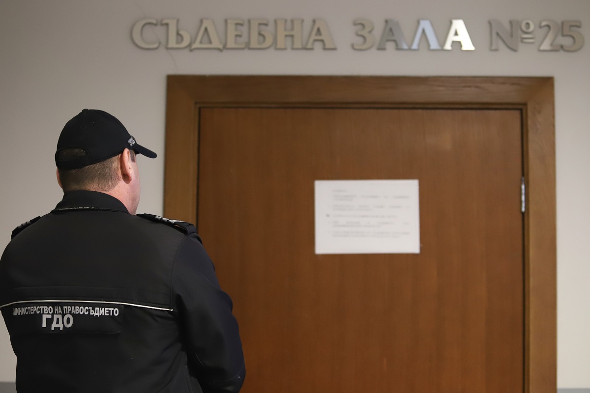 Мъжът пребил приятелката си в София остава в ареста Според