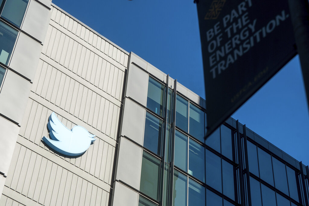 Туитър е заплашил корпорацията Мета със съдебни действия заради новото