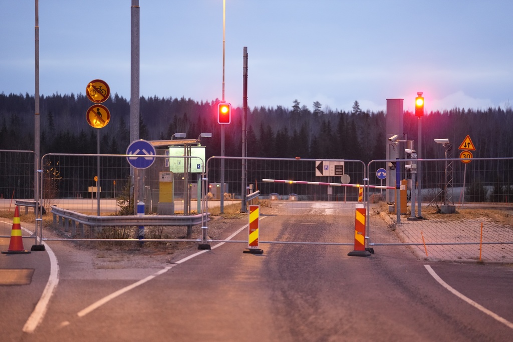 Финландия отново затвори граничните пунктове с Русия след като отвори
