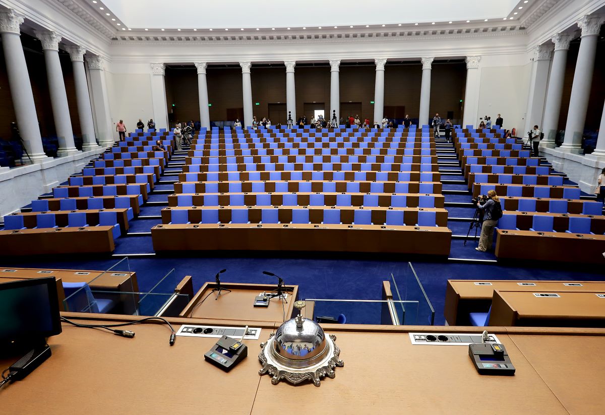 Депутатите откриват новата пленарна сесия след близо месец почивка В първия на