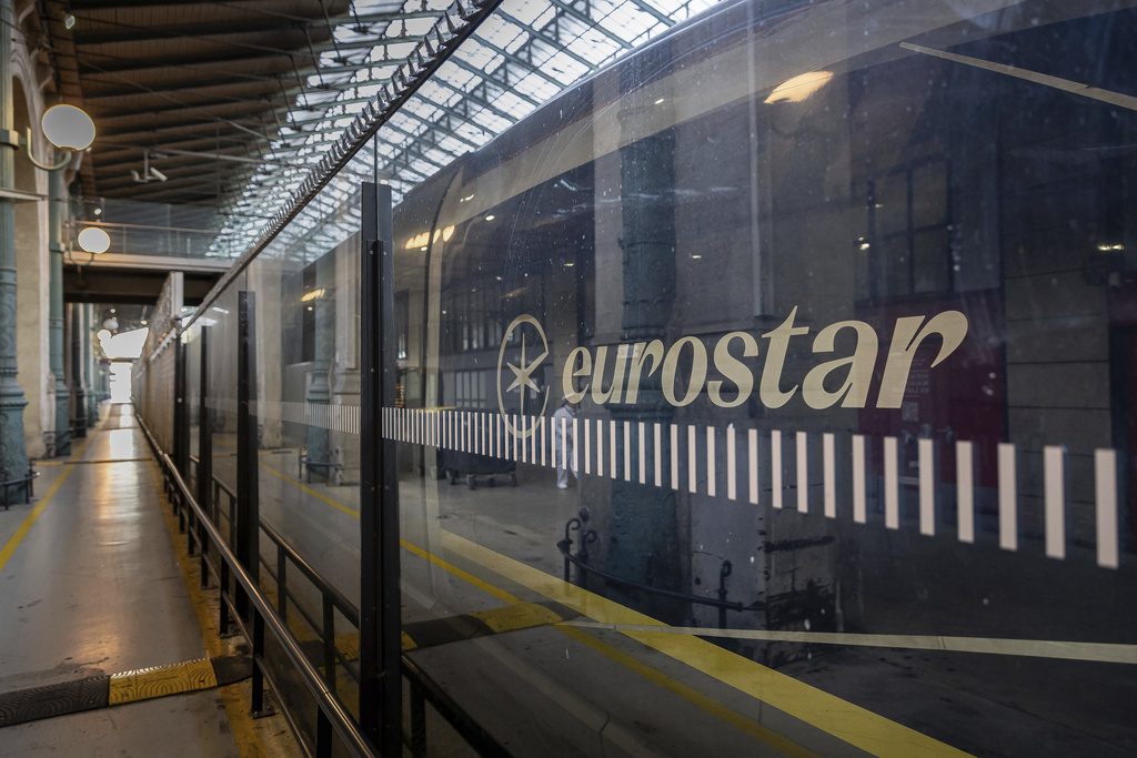 Движението на Eurostar в Лондон бе възобновено в неделя сутринта,