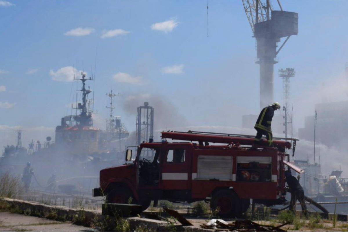 Украинско пристанище в Одеса бе поразено от няколко руски дрона