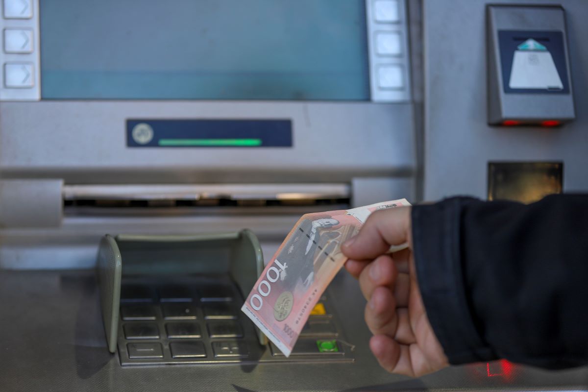 Решението на Централната банка на Косово да забрани сръбския динар
