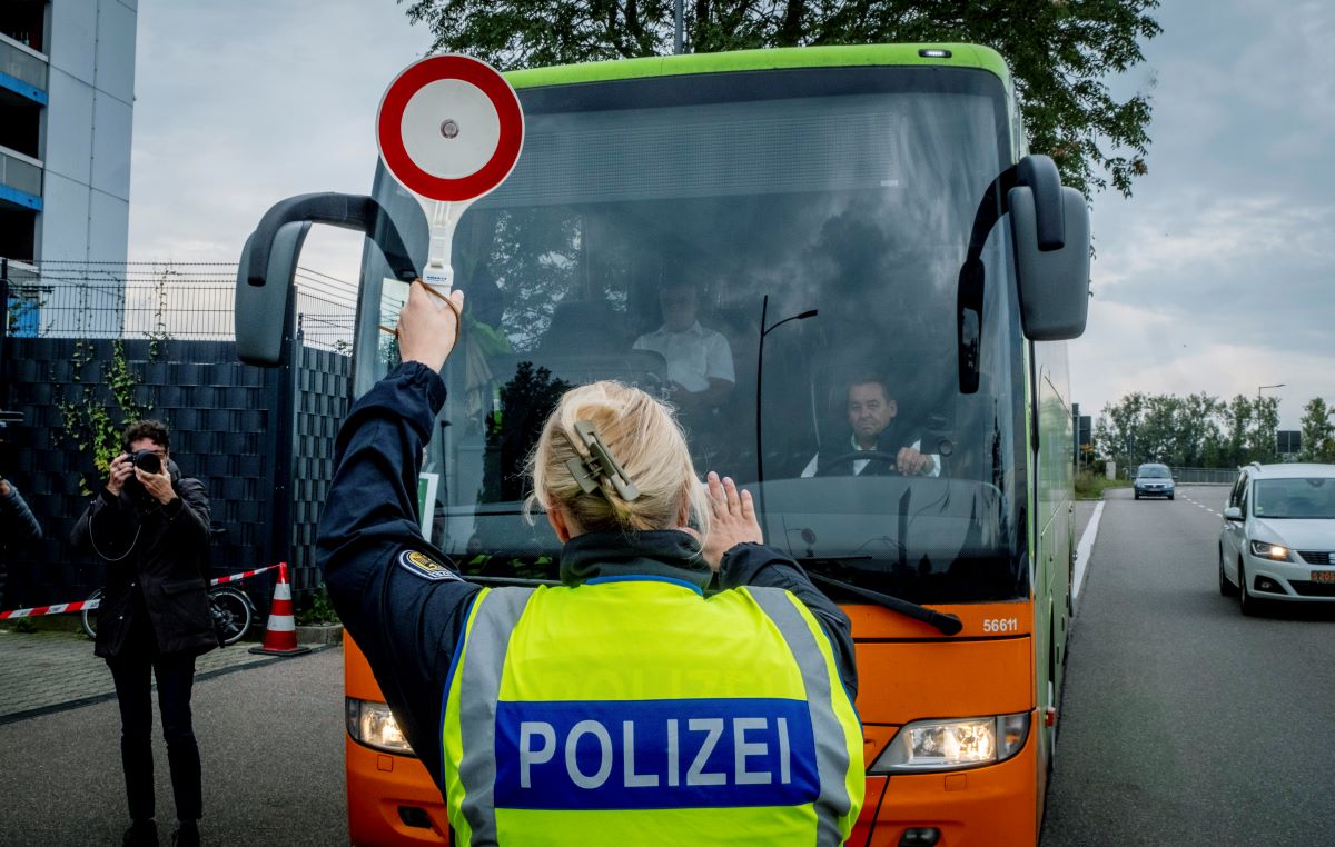 Migranti Granica Germania Avtobus Policia Polizei AP