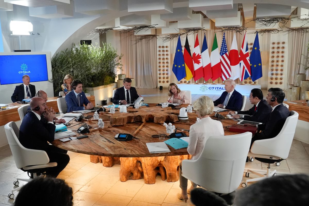 Страните от Г 7 се договориха да отпуснат на Украйна кредит