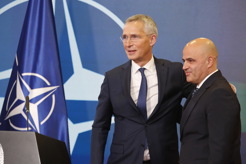 Генералният секретар на НАТО е на двудневно посещение в Северна