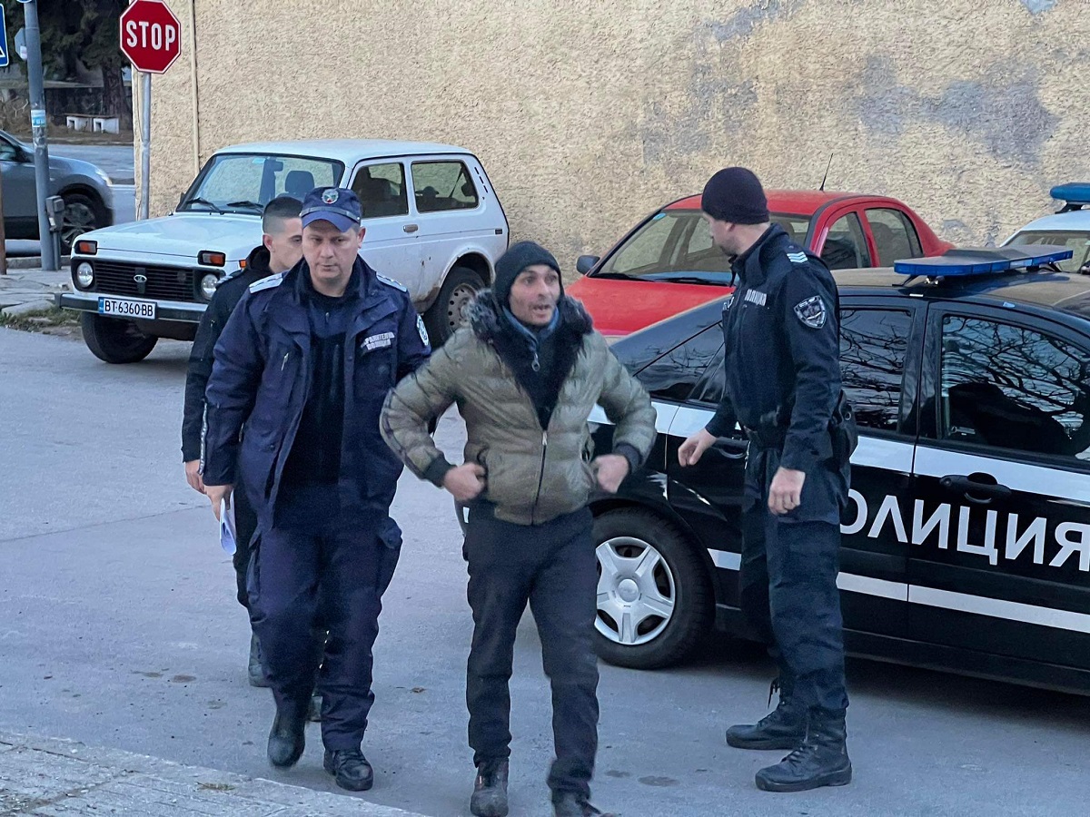 Мащабна полицейска акция в Горна Оряховица Два квартала са под