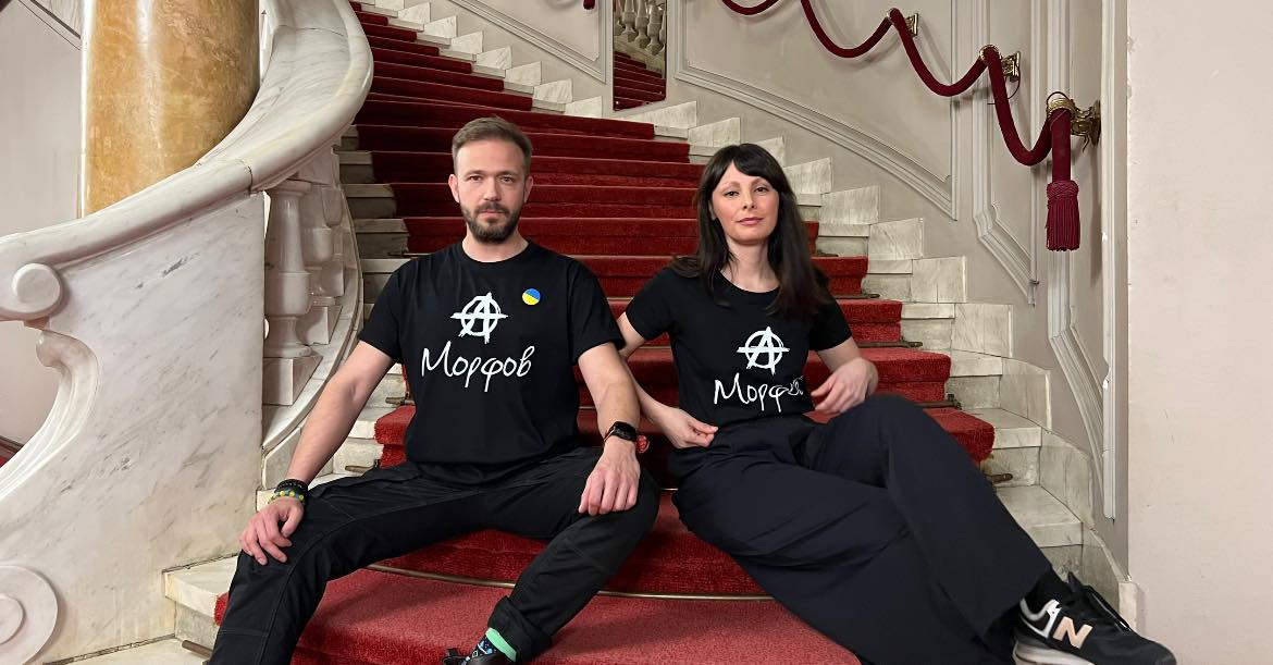 Неочакван протестен флашмоб организираха актьорите Александър Алексиев и Яна Титова