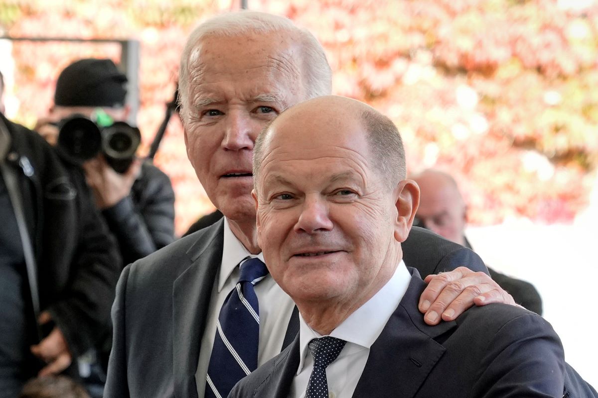 Biden Olaf Scholz AP