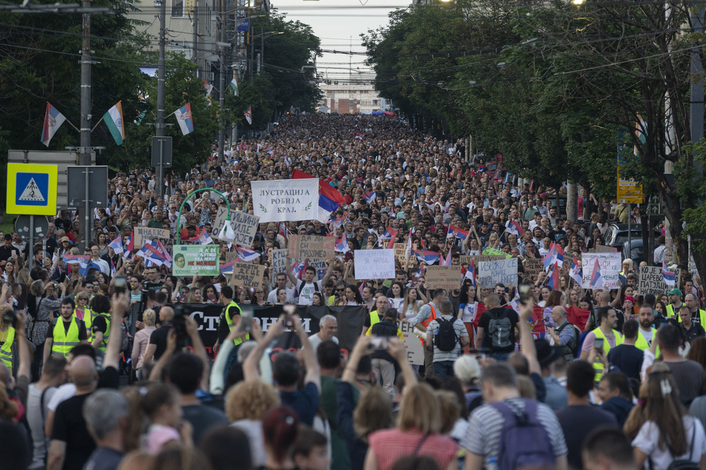 Serbia Protest AP (2)