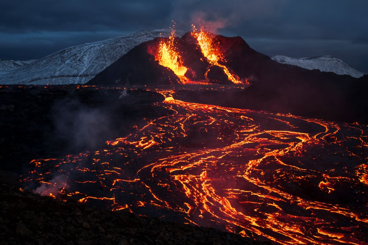 Вулкан в югозападната част на Исландия изригна за втори път