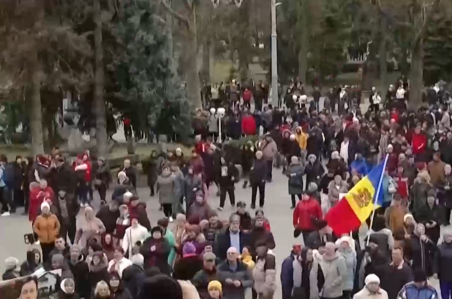 Хора от всички краища на Молдова пристигнаха за антиправителствен митинг