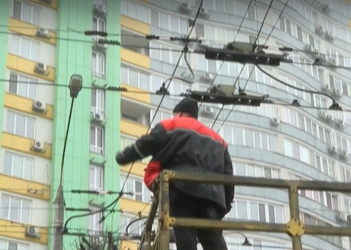 Електроцентралите в Украйна отчаяно се нуждаят от международна помощ.
Русия извършва
