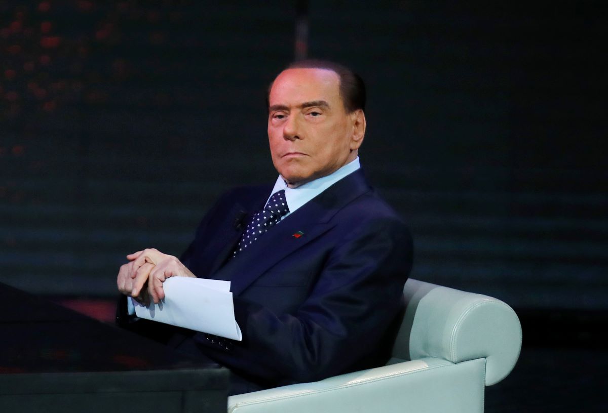 Лекарите които се грижат за бившия италиански премиер Силвио Берлускони потвърдиха че