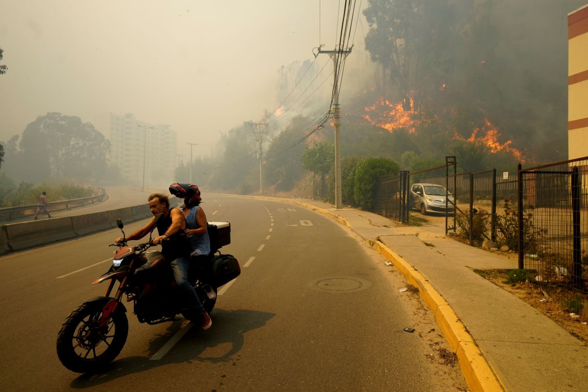 Най-малко 112 души са загинали в горските пожари в чилийския