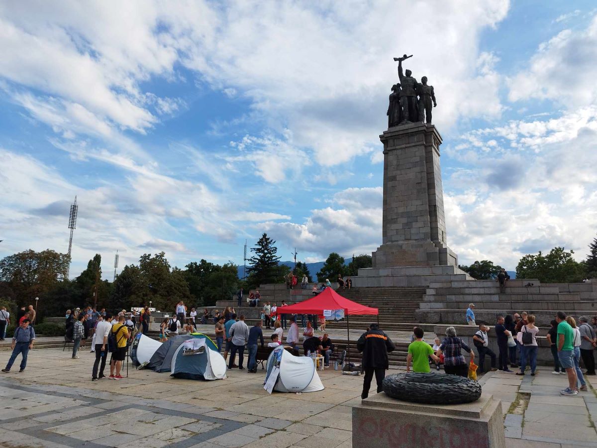 Гражданска инициатива за демонтиране на паметника на съветската армия и