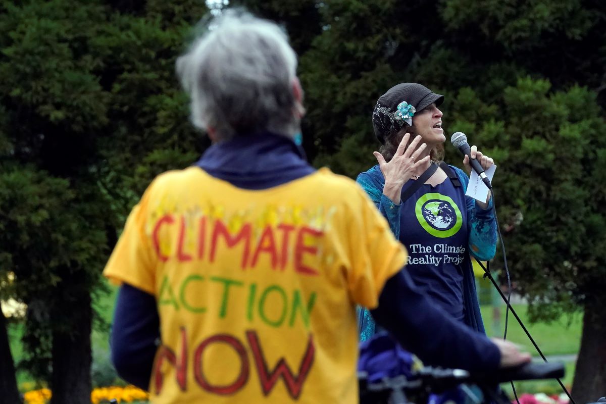 Нови протести срещу неглижирането на климата. Активисти от Петъци за