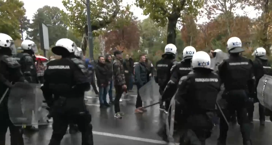 Напрежение на Европрайда в Белград Полицията влезе в сблъсъци с