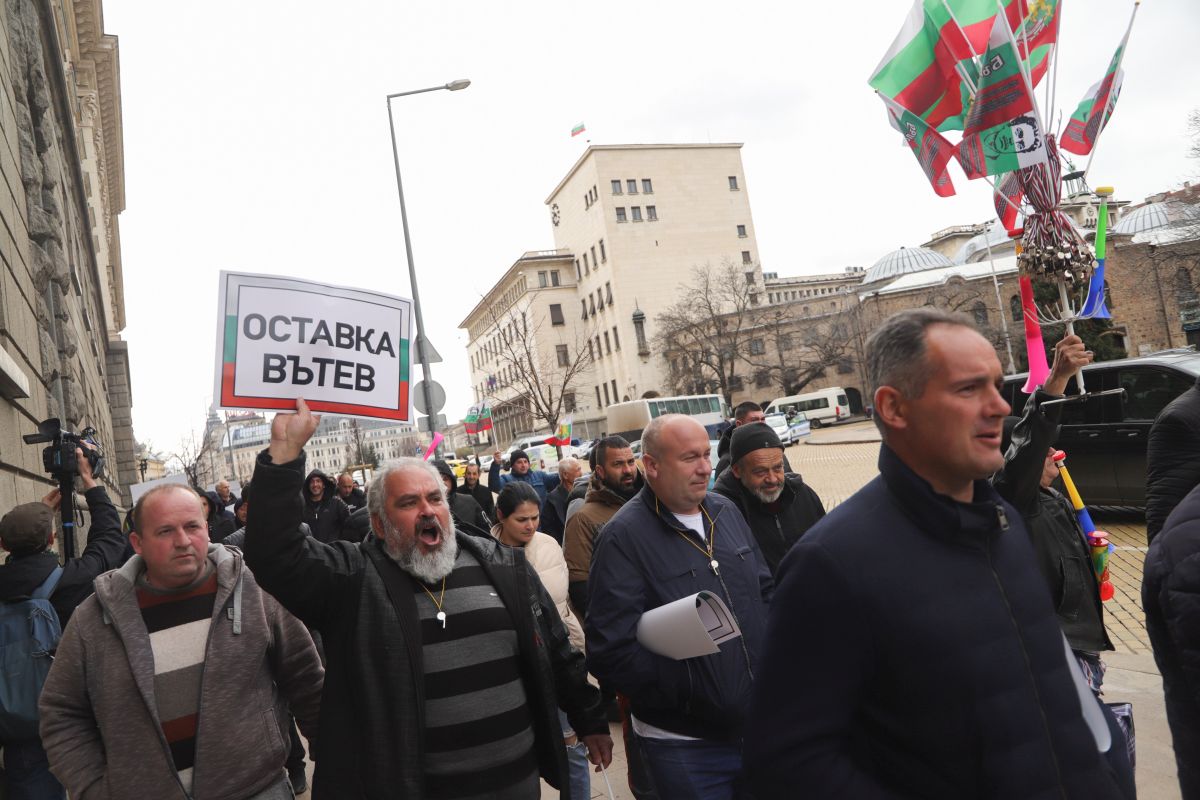 26 земеделски организации които не преговарят с правителството протестират пред