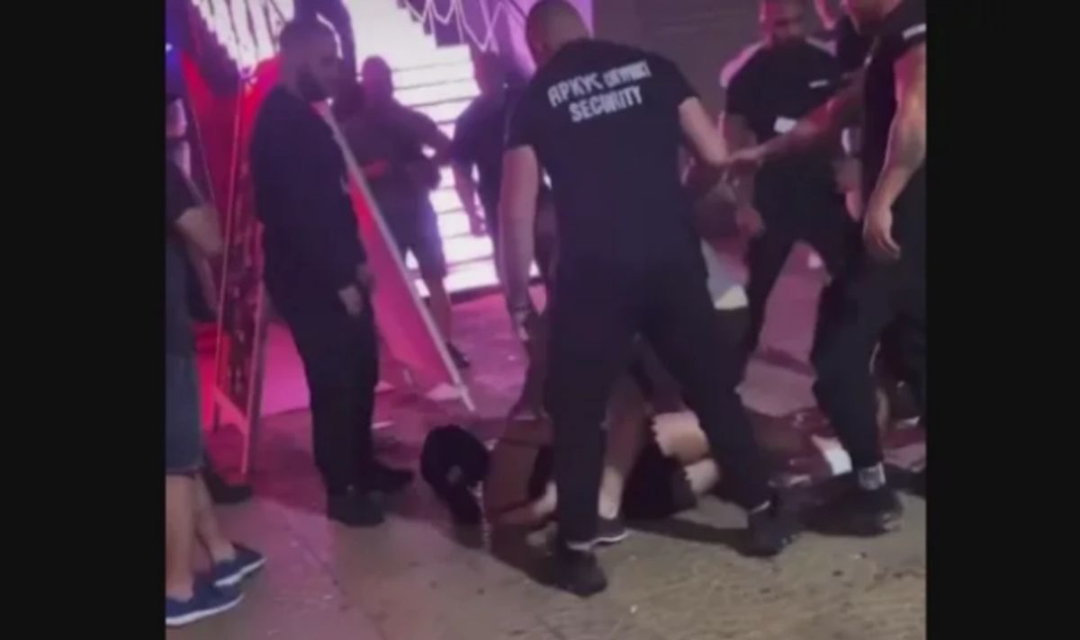 Охранители бият младежи пред дискотека в курортния комплекс Слънчев бряг,