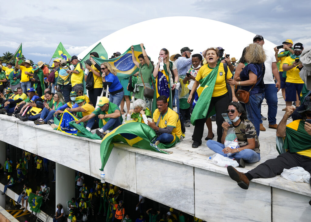 Сцените на привърженици на победения президент на Бразилия Жаир Болсонаро