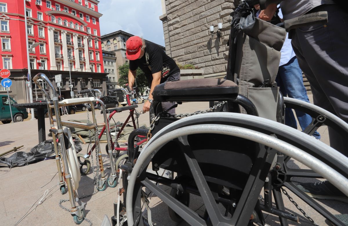 Хора с увреждания от цялата страна излизат на национален протест
