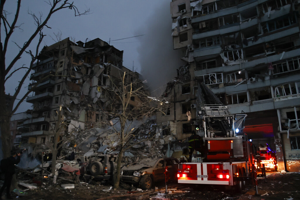 Ракетен удар срещу жилищна сграда в източноукраинския град Днепър остави