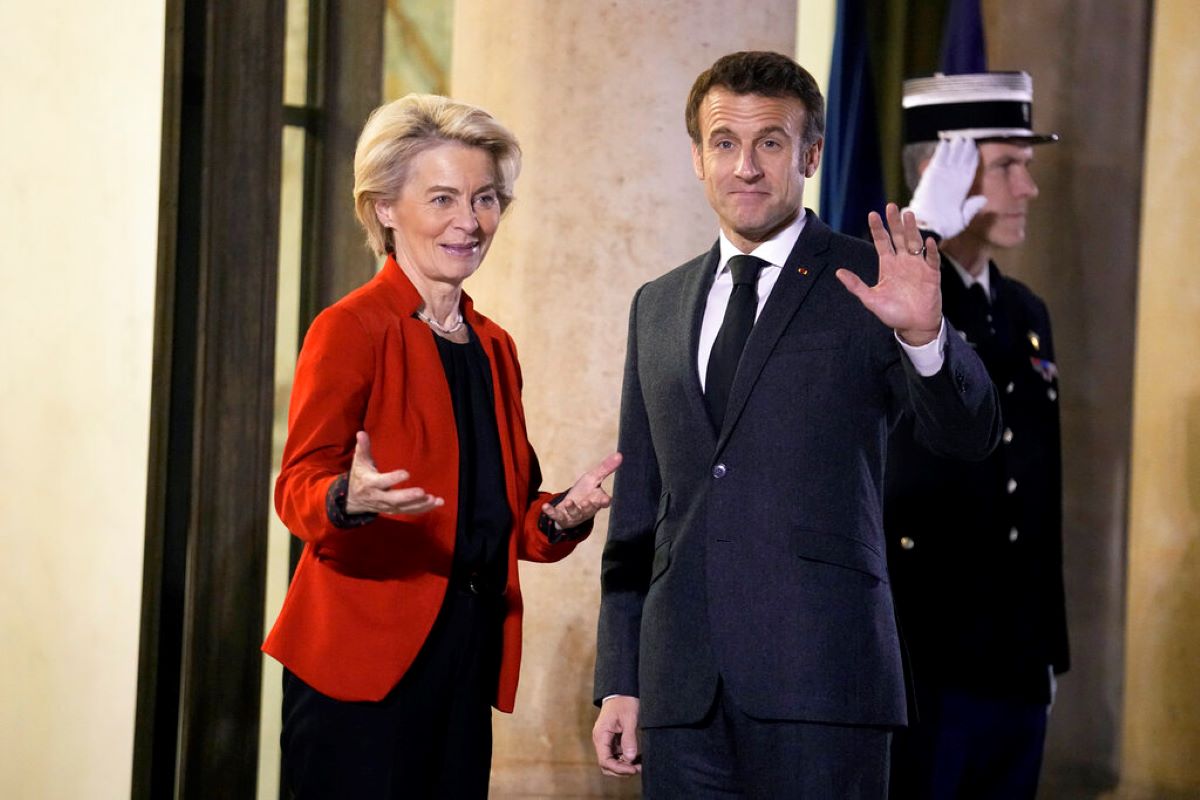Emmanuel Macron Ursula Von Der Leyen France EU AP