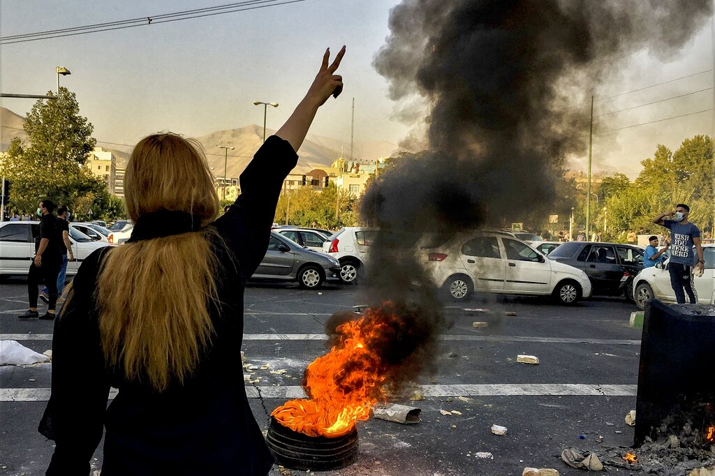 Демонстранти в Югоизточен Иран отбелязаха т нар кървав петък който напомня за