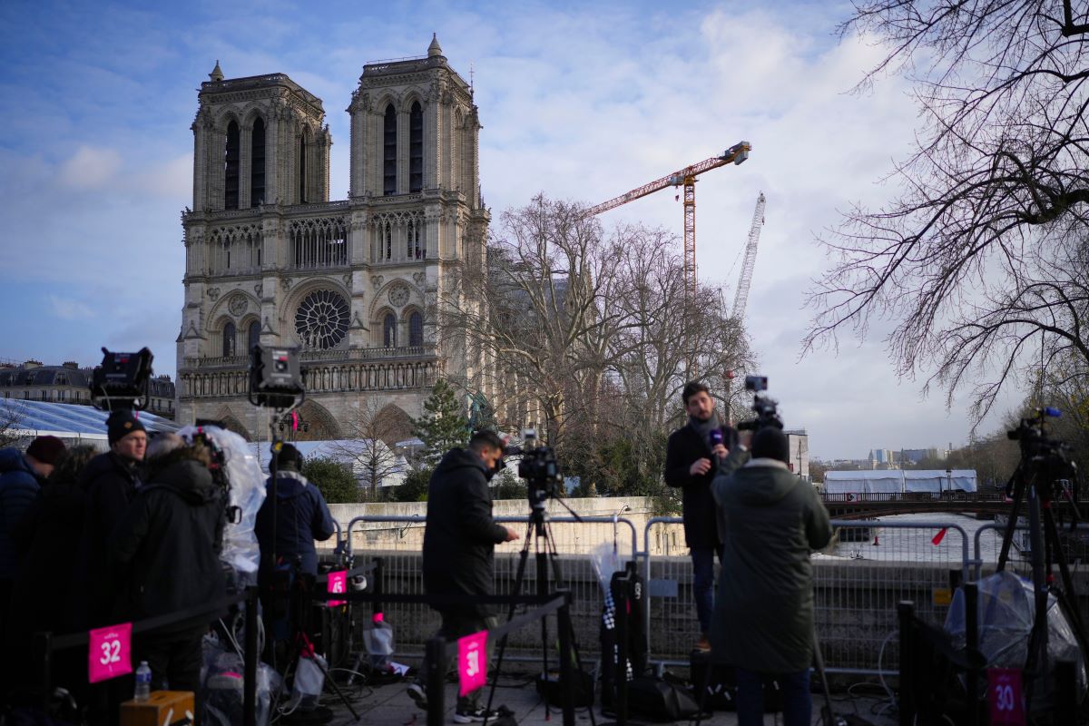 Notre Dame Notr Dam Katedrala Paris Parij Parizh AP