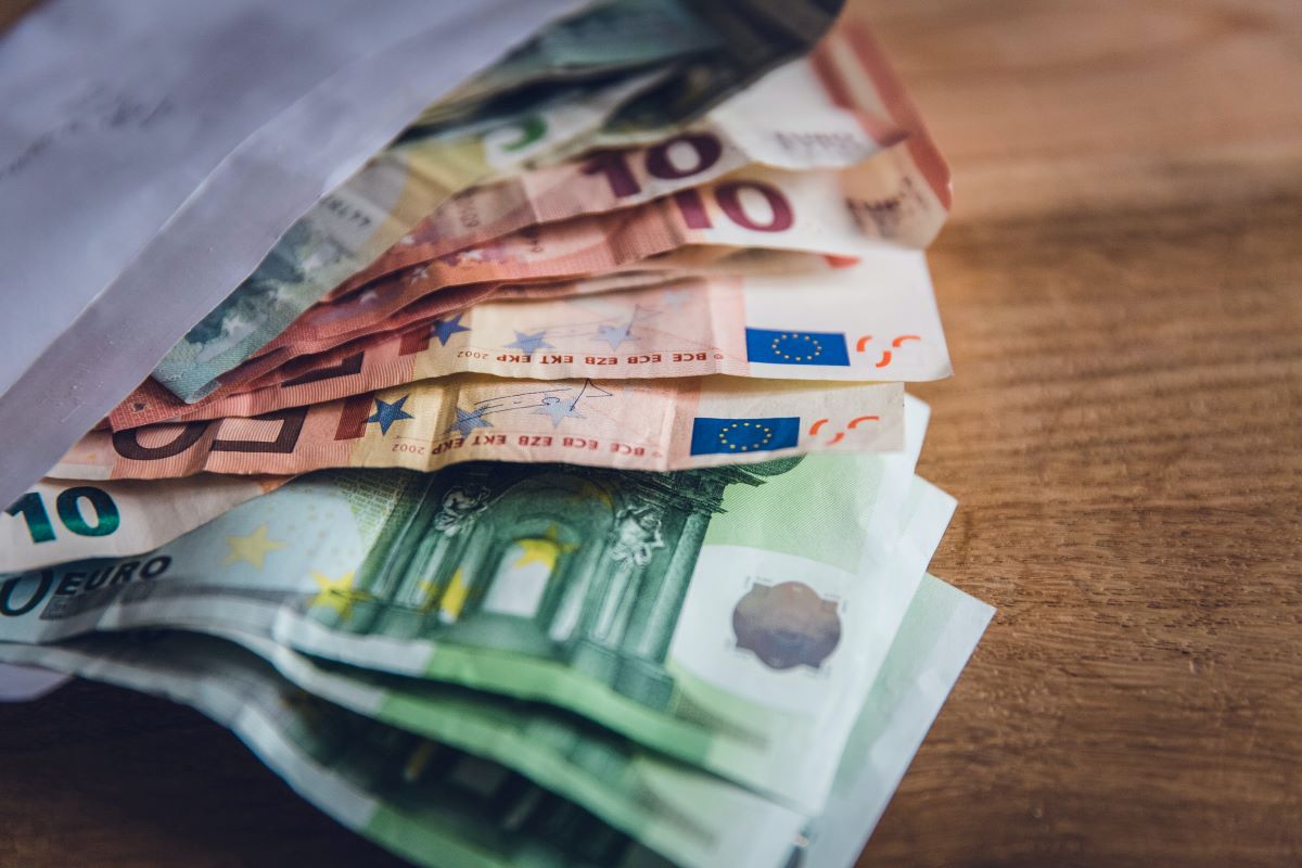 Гърция ще отдели 800 млн евро за изплащането на добавки
