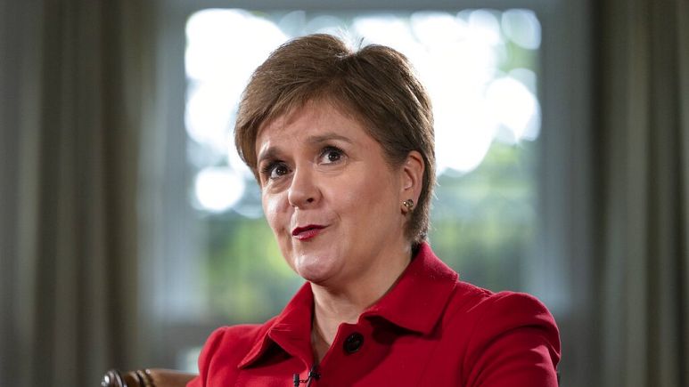 Най-дългогодишният първи министър на Шотландия Никола Стърджън обяви, че подава
