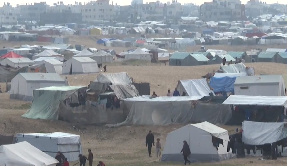 Тежкото положение на хилядите разселени семейства събрани в малък район