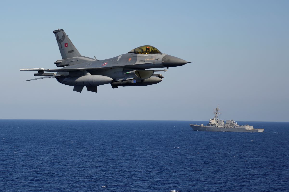 Американски изтребител F 16 се разби край западните брегове на Южна