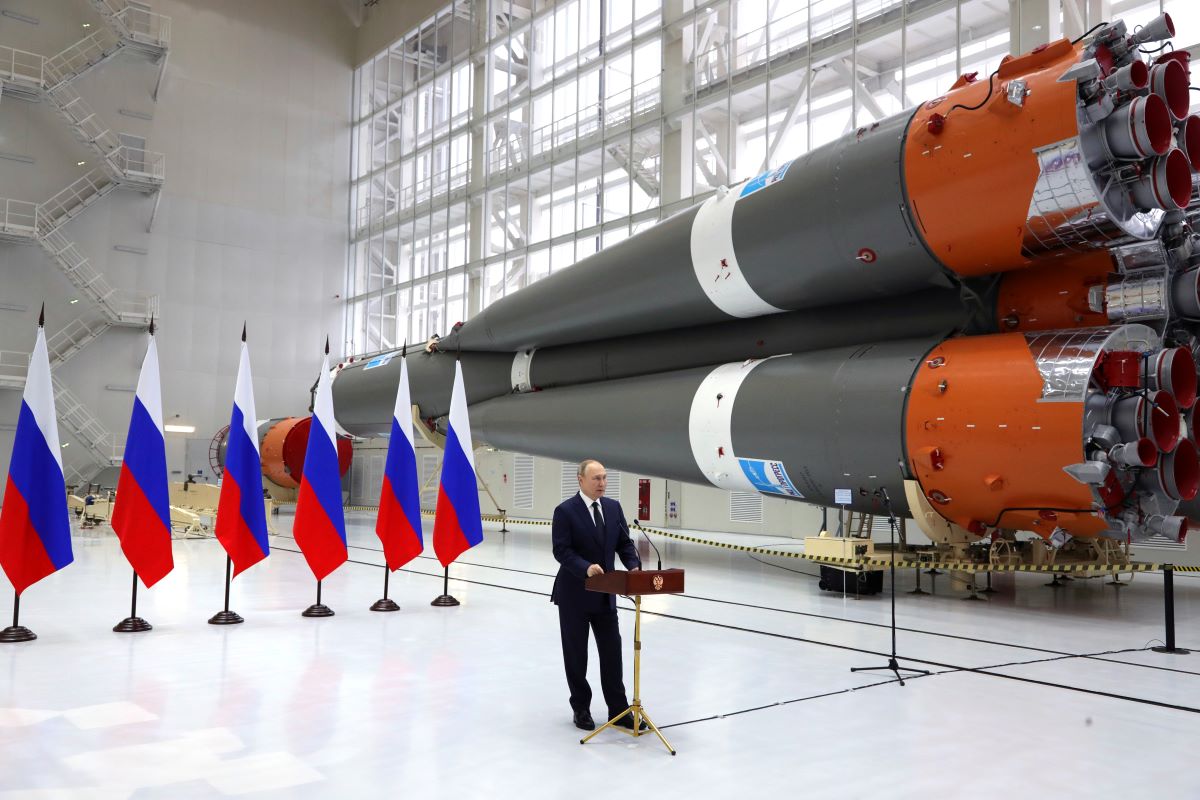 Putin Misia Kosmodrum Evgeny Biyatov, Sputnik, Kremlin Pool Photo Via AP