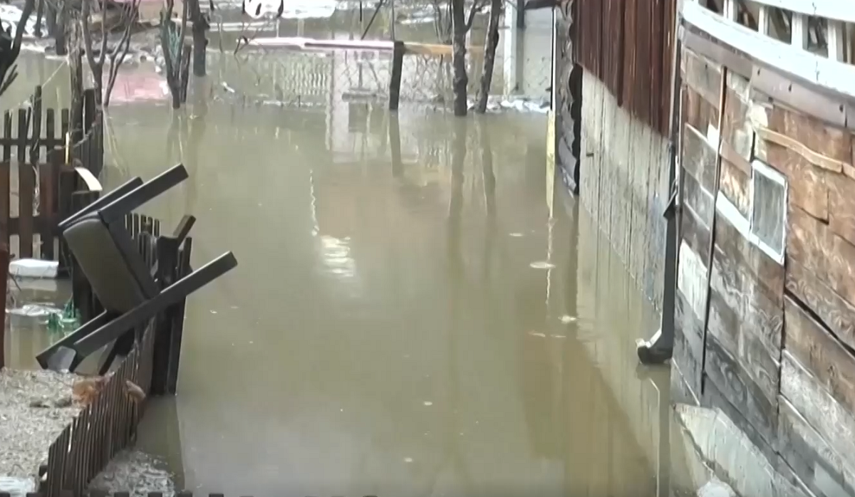 Наводнения на Балканите тази седмица затвориха училища прекъснаха железопътния трафик