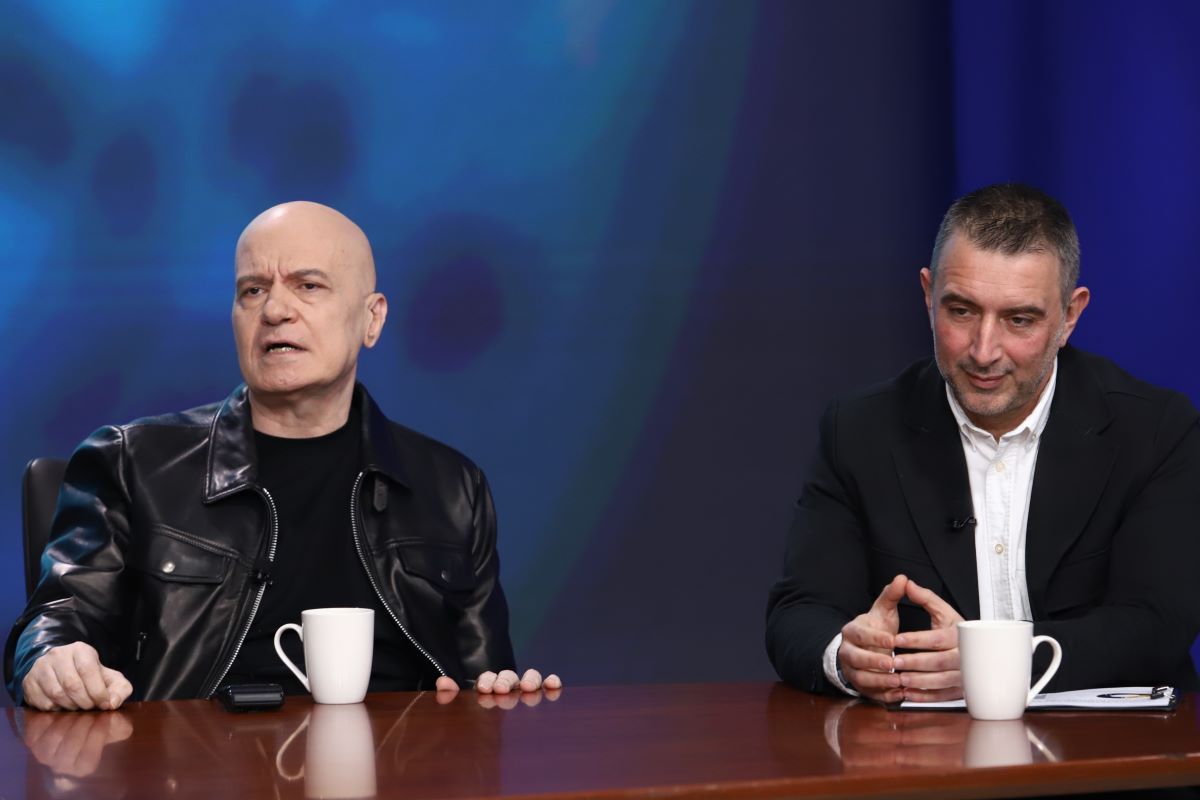 Слави Трифонов представи в четвъртък вечерта във Фейсбук кандидатите за